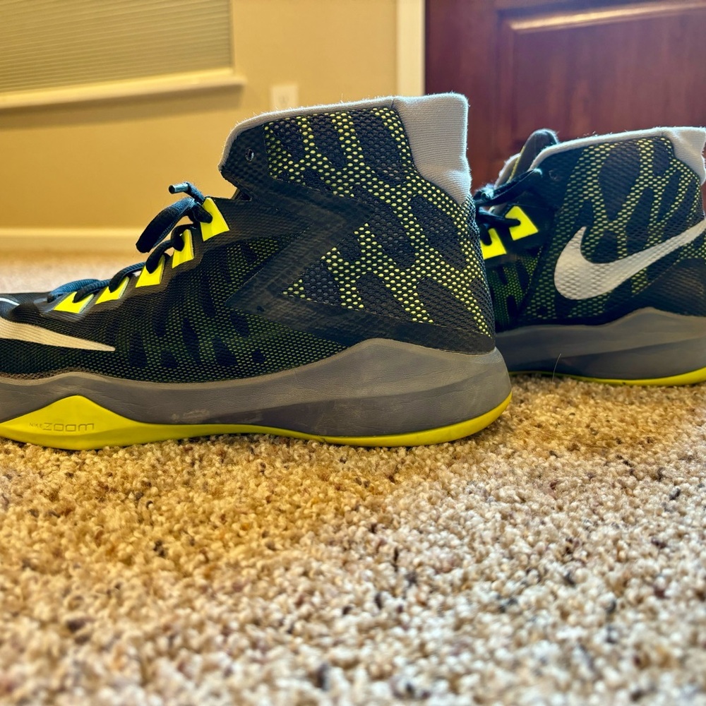 Men’s Size 8.5 Nike Zoom Devosion
